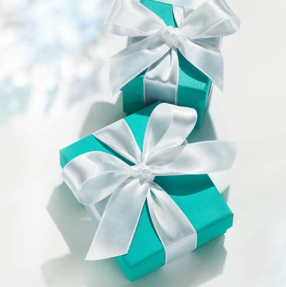 SOLD IN OUR STORE  Tiffany & Co. 18K Elsa Peretti - Picture 3 of 6